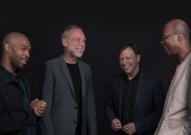 Kuvassa Aziza: Eric Harland, Dave Holland, Chris Potter ja Lionel Loueke. Kuva: Govert Driessen.