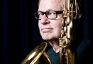 Eero Koivistoisen paikka suomalaisen jazzin nousua kartoittavalla kokoelmalla on selviö.