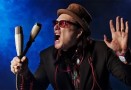 Bluesministerinäkin tunnettu Esa Kuloniemi on osa Pori Jazzin uutta taiteellista johtoa. Kuva: Jussi Nahkuri/YLE.
