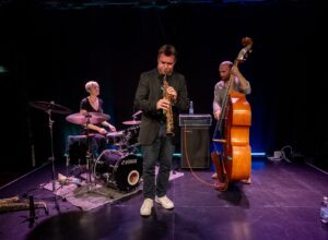 Baptiste Herbin Trio Django ravintola Kairon lavalla